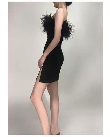 Robe moulante noire courte à épaules dénudées et plumes pour femme, fendue sur le côté, idéale pour une soirée cocktail ou un bal de promo (Y1356)