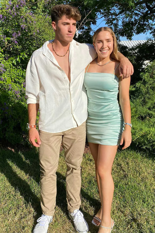 Vestido corto de cóctel fruncido con tirantes finos color verde menta, ideal para fiestas de bienvenida (modelo Y1774)