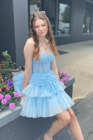 Lindo vestido corto de fiesta negro de tul con escote corazón y corte en A con apliques Y2725