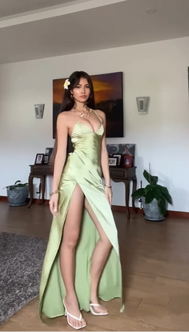 Robe de soirée trapèze vert clair à fines bretelles et fente haute, dos nu, modèle Y8433