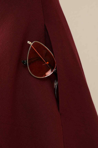 Vestido corto de fiesta de bienvenida de satén burdeos con tirantes con volantes y corte en A Y2176