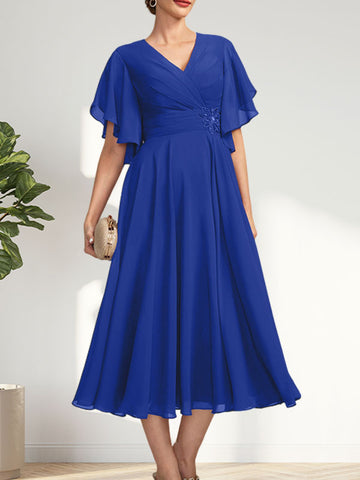 Vestido de corte A, escote en V, largo té, de gasa, para la madre de la novia, con plisados ​​y cuentas.