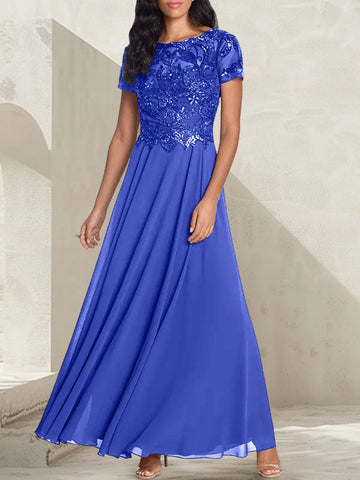 Vestido largo de corte A, color gris carbón, con escote redondo y detalles de pedrería, ideal para la madre de la novia.