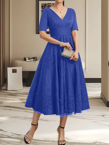 Vestido de tul y encaje para la madre de la novia, corte en A, escote en V, largo hasta la rodilla, con pliegues