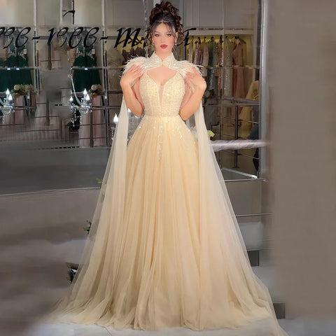 Vestido de noche saudí de lujo, corte A, con plumas, capa larga y cuentas, estilo árabe, color beige, ideal para ocasiones formales (2025) LA72722 