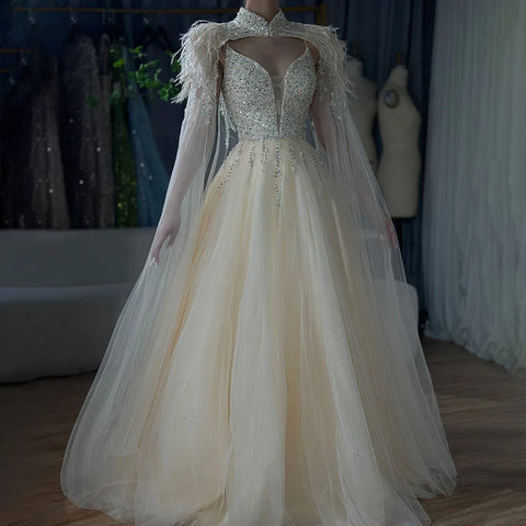 Vestido de noche saudí de lujo, corte A, con plumas, capa larga y cuentas, estilo árabe, color beige, ideal para ocasiones formales (2025) LA72722 