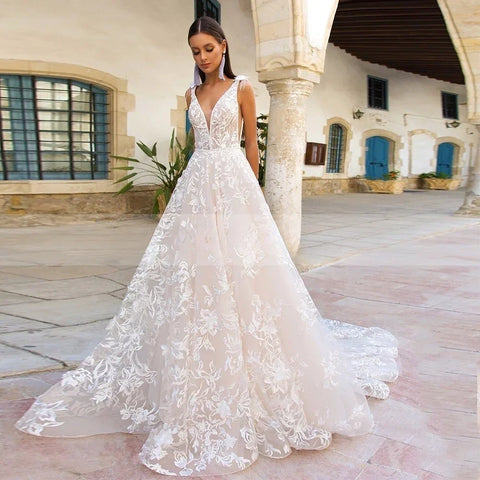 Gorgeous A-line Tulle Appliques Lace Wedding Dress V-neck Vestidos De Novia Open Back Princess Vestido De Noiva