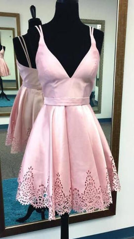 Robe de bal courte en satin rouge, coupe trapèze, décolleté en V profond, MH302