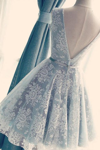 Robe de bal bleu clair trapèze, col en V, dos nu en dentelle, avec ceinture