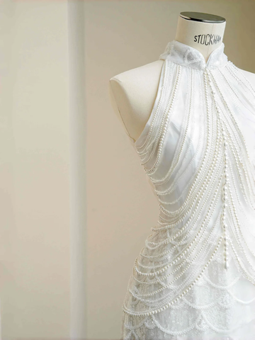 Robe de soirée longue fourreau élégante blanche à sequins, perles et chaîne Y8670