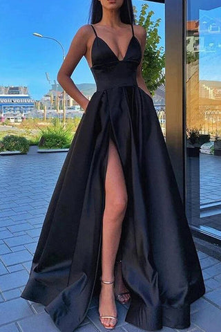 Robe de bal longue en satin, coupe trapèze, col V, fines bretelles spaghetti et fente haute.