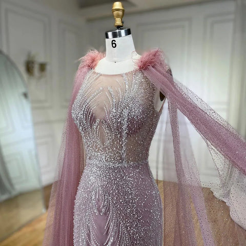 Robe de soirée sirène rose arabe avec plumes élégantes et luxueuses, manches cape perlées, pour soirée femme 2025 LA71709A 
