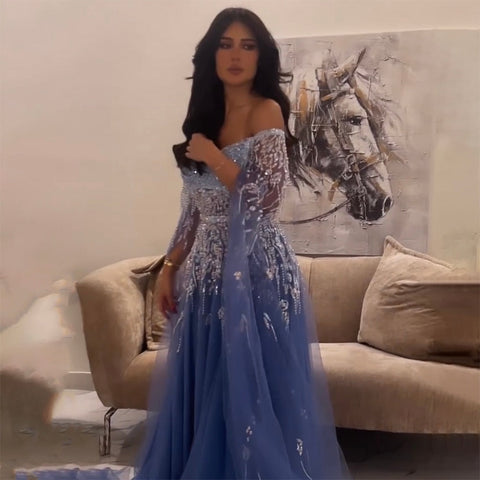 Robe de soirée luxueuse bleue à épaules dénudées et manches cape, coupe trapèze, avec perles, style arabe, 2025, LA71836 