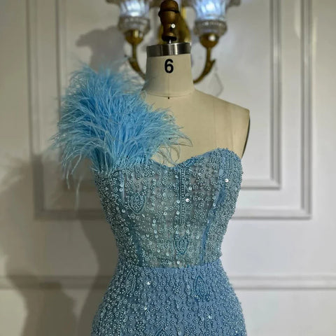 Vestido de noche azul sirena de un solo hombro con cuentas, abertura alta y plumas para ocasiones formales 2025 LA72347