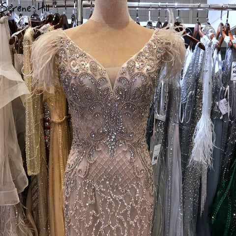 Vestidos de noche elegantes de sirena color champán, con plumas de diamantes, sin mangas, formales, de lujo, con cuentas 2025 LA70350 