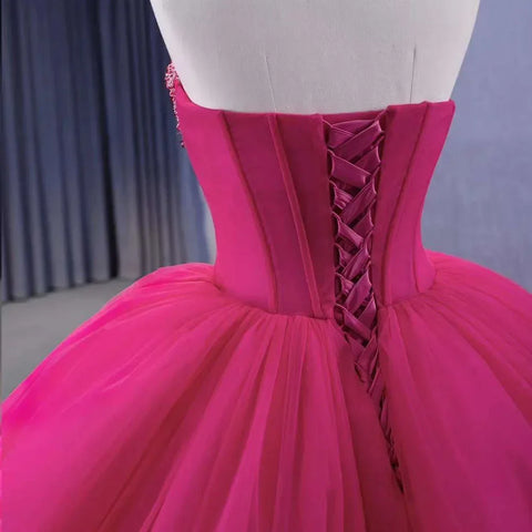 Vestido de novia de lujo fucsia elegante con escote barco, cordones, perlas y cuentas. Colección 2025. Alta gama, hecho a medida. HM231108 