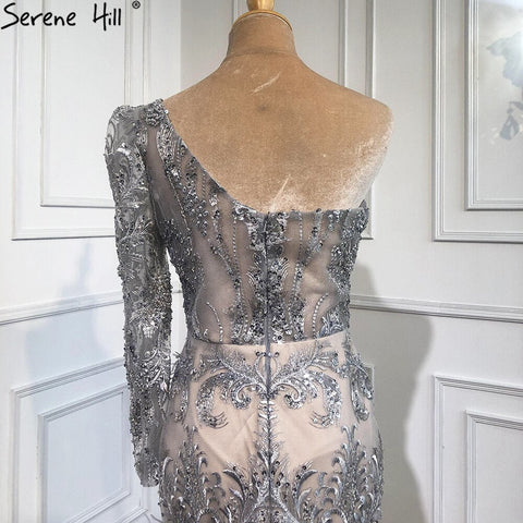 Robe de soirée sirène grise sexy à fente haute, asymétrique, avec perles et plumes, modèle LA70691, 2025 