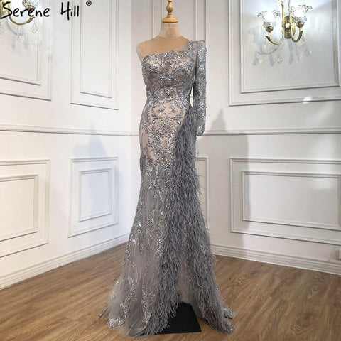 Robe de soirée sirène grise sexy à fente haute, asymétrique, avec perles et plumes, modèle LA70691, 2025 