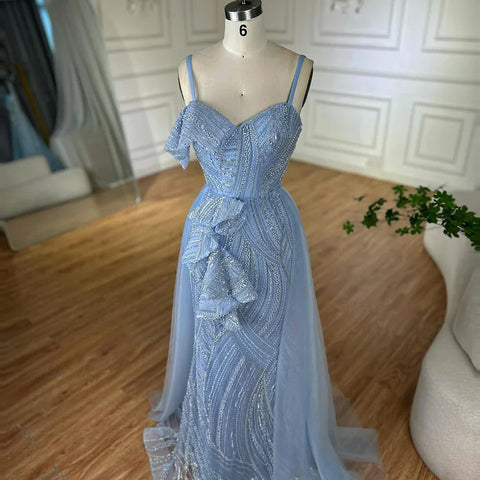 Vestido de noche de sirena con falda azul claro y tirantes finos con cuentas para ocasiones formales 2025 LA72341A