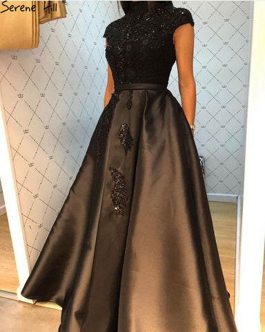 Robe de soirée trapèze verte en satin avec perles, col haut, manches courtes, modèle LA70761, 2025 