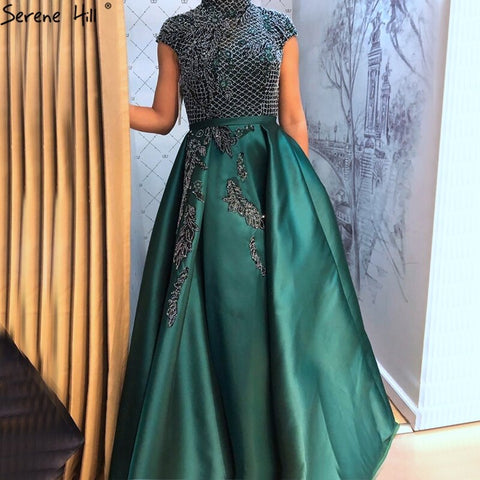 Robe de soirée trapèze verte en satin avec perles, col haut, manches courtes, modèle LA70761, 2025 