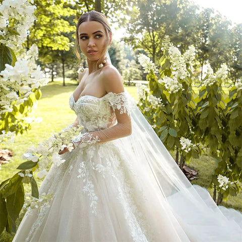 Sexy Off Shoulder Pretty Backless Mopping Wedding Dresses Fascinating Elegant Spaghetti Straps Boho Lace Applique Bride Gown