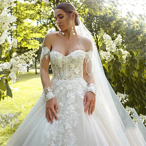 Sexy Off Shoulder Pretty Backless Mopping Wedding Dresses Fascinating Elegant Spaghetti Straps Boho Lace Applique Bride Gown