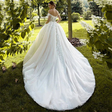 Sexy Off Shoulder Pretty Backless Mopping Wedding Dresses Fascinating Elegant Spaghetti Straps Boho Lace Applique Bride Gown