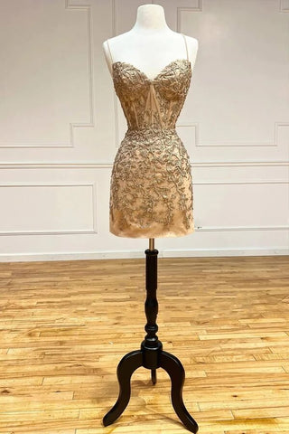 Vestidos cortos ajustados de encaje rojo con escote en V, tirantes finos y corte recto para baile de bienvenida