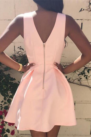 Vestidos sencillos de satén color lila claro, corte en A y escote en V para niñas, ideales para fiestas de bienvenida.