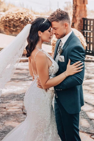 Sleeveless V-Neck Tulle Floor-Length Wedding Dress Lace