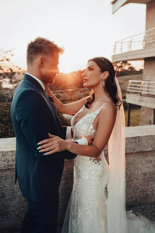 Sleeveless V-Neck Tulle Floor-Length Wedding Dress Lace