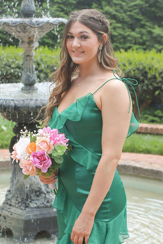 Vestido largo de fiesta verde con tirantes, volantes y escote sirena, con abertura, modelo PSK609