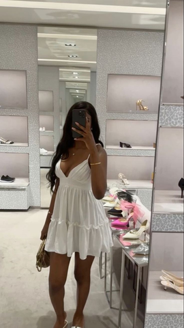 Robe de soirée blanche mignonne à col V et coupe trapèze Y7105