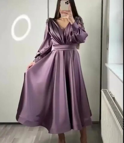 Vestido de noche corto hasta la rodilla con mangas abullonadas, ideal para bodas, fiestas y bailes de graduación. Incluye apliques de cuentas. Estilo árabe. Modelo Y5018