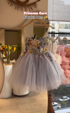 Vestido corto azul de fiesta de cumpleaños con bonitos apliques de tul, corte en A, estilo baile de bienvenida (Y8513)