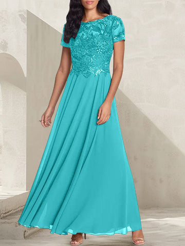 Vestido largo de corte A, color gris carbón, con escote redondo y detalles de pedrería, ideal para la madre de la novia.