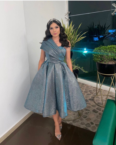 Vestido de noche midi azul brillante de un solo hombro Y4970