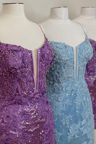 Vestido corto de fiesta ajustado de lentejuelas con tirantes finos y espalda cruzada.