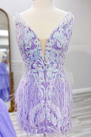 Vestido corto de fiesta azul brillante, ajustado, con escote en V profundo y lentejuelas con plumas.