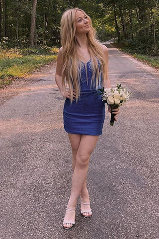 Robe de bal tendance bleu roi à bretelles spaghetti et corset ornée de perles