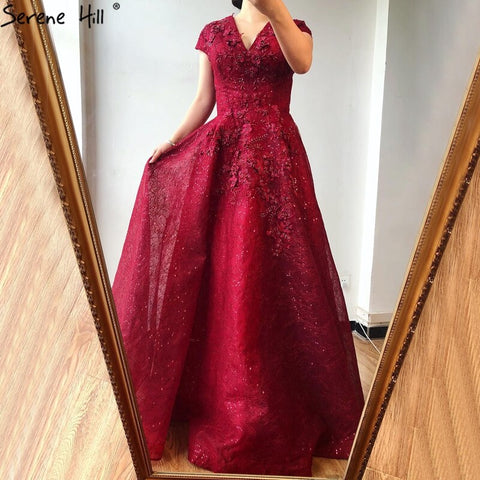 Wein Rot A-Line Spitze Sexy Abendkleider 2025 V-ausschnitt Ärmellose Handgemachte Blumen Formal Kleid Ruhigen Hill LA70508