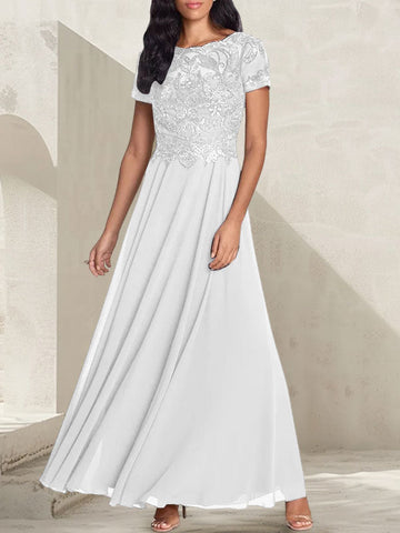 Vestido largo de corte A, color gris carbón, con escote redondo y detalles de pedrería, ideal para la madre de la novia.