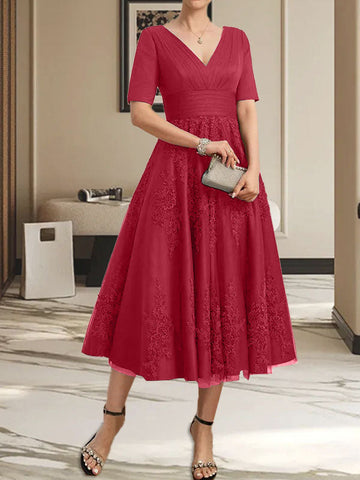 Vestido de tul y encaje para la madre de la novia, corte en A, escote en V, largo hasta la rodilla, con pliegues