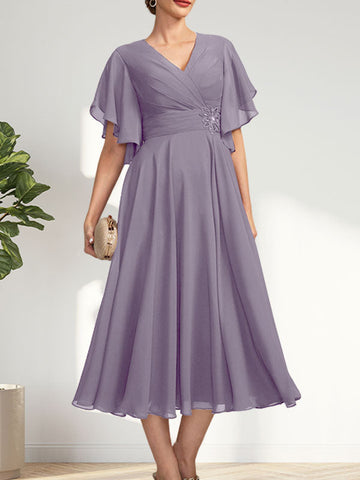 Vestido de corte A, escote en V, largo té, de gasa, para la madre de la novia, con plisados ​​y cuentas.