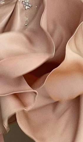 Vestido de fiesta de lujo color nude satinado con cuentas de diamantes bordadas a mano Y4542