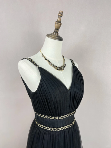 Robe de bal de soirée élégante en tulle noir, soie dorée et plumes, coupe trapèze, référence Y8652