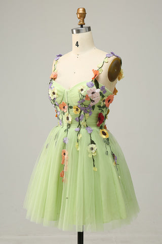 Vestido corto de fiesta de bienvenida color champán, corte en A, tirantes finos y apliques