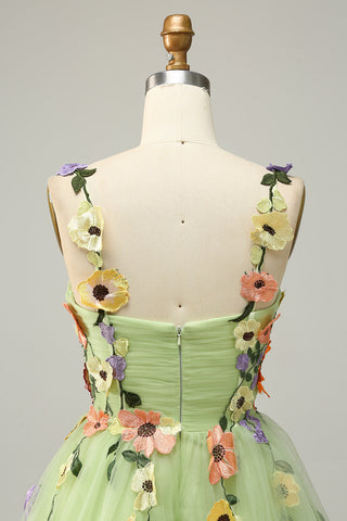 Vestido corto de fiesta de bienvenida color champán, corte en A, tirantes finos y apliques