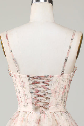 Robe de bal courte champagne à corset trapèze et imprimé floral, avec laçage au dos.